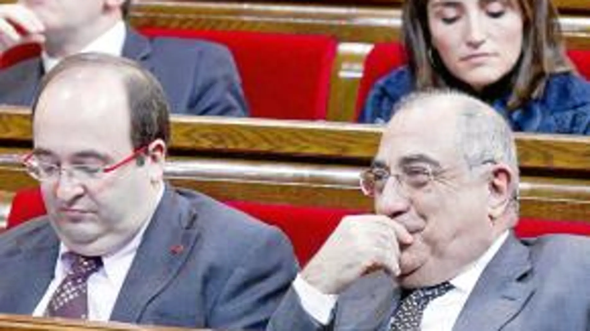 Joaquim Nadal junto a Miquel Iceta en el Parlament