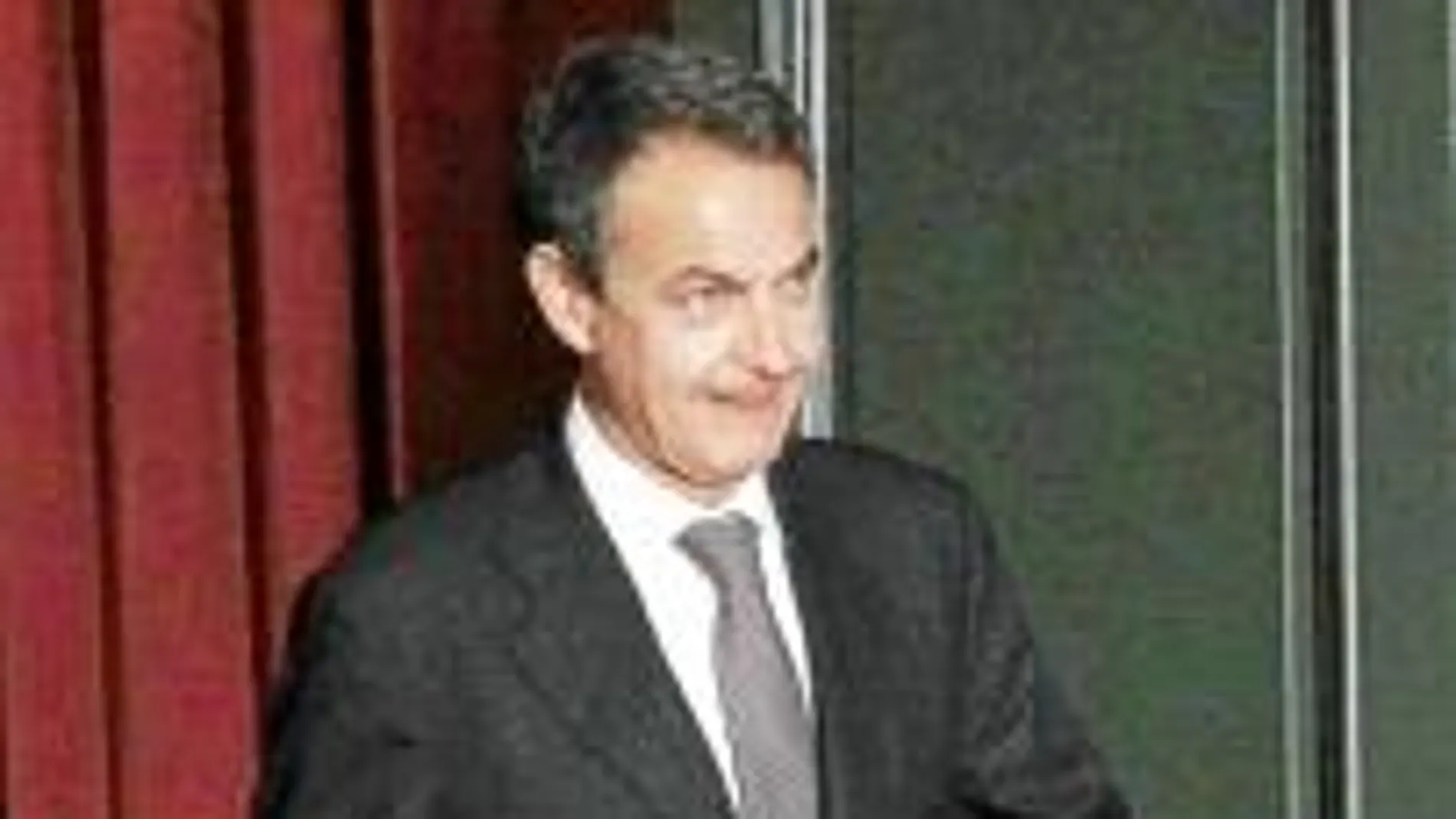Zapatero obtiene la peor nota de la Legislatura