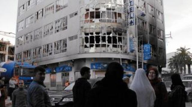 Varios edificios del centro de Alhucemas resultaron quemados