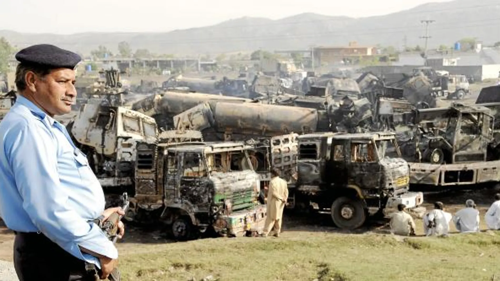 Camiones cisterna de la Alianza incendiados en Islamabad