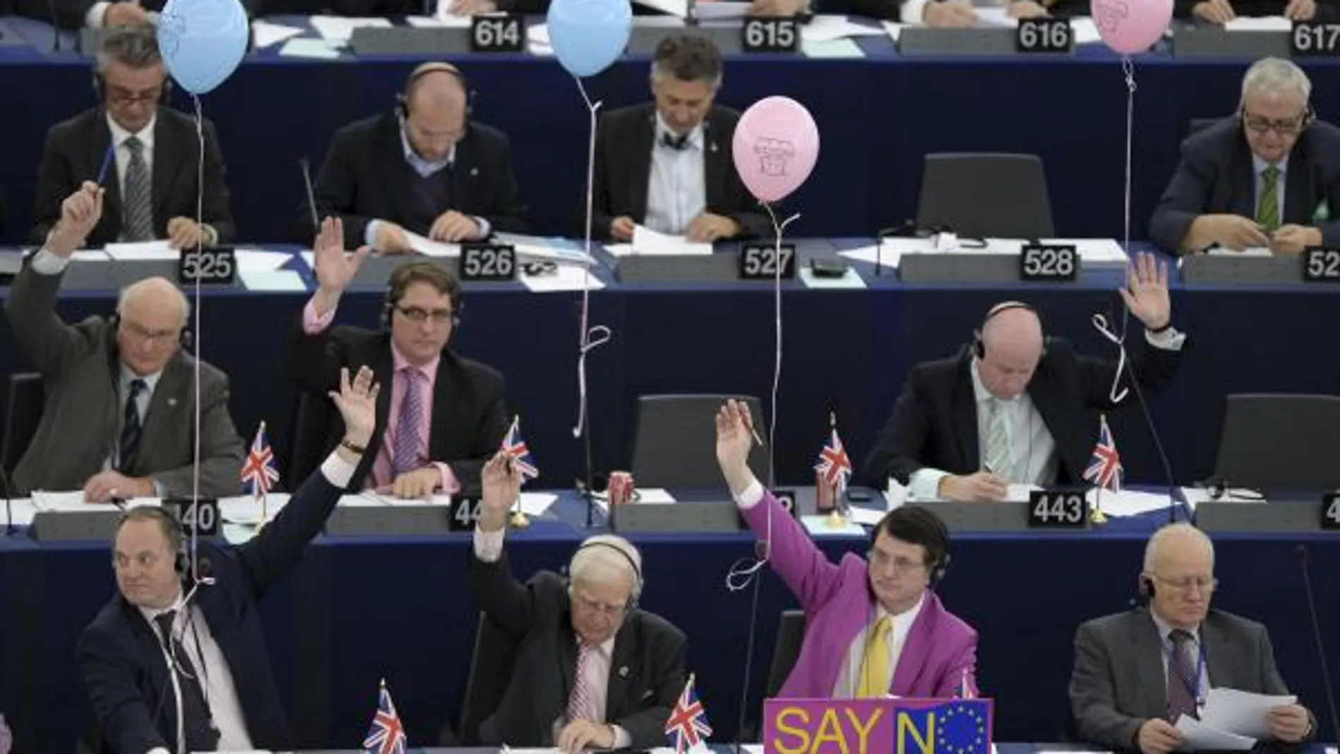 Los eurodiputados en una votación