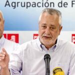 Griñán, que veranea todos los años en la costa gallega, intervino ayer en un acto del PSOE