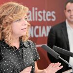 La coordinadora del Comité Electoral del PSOE, Elena Valenciano, durante la rueda de prensa junto con Jorge Alarte