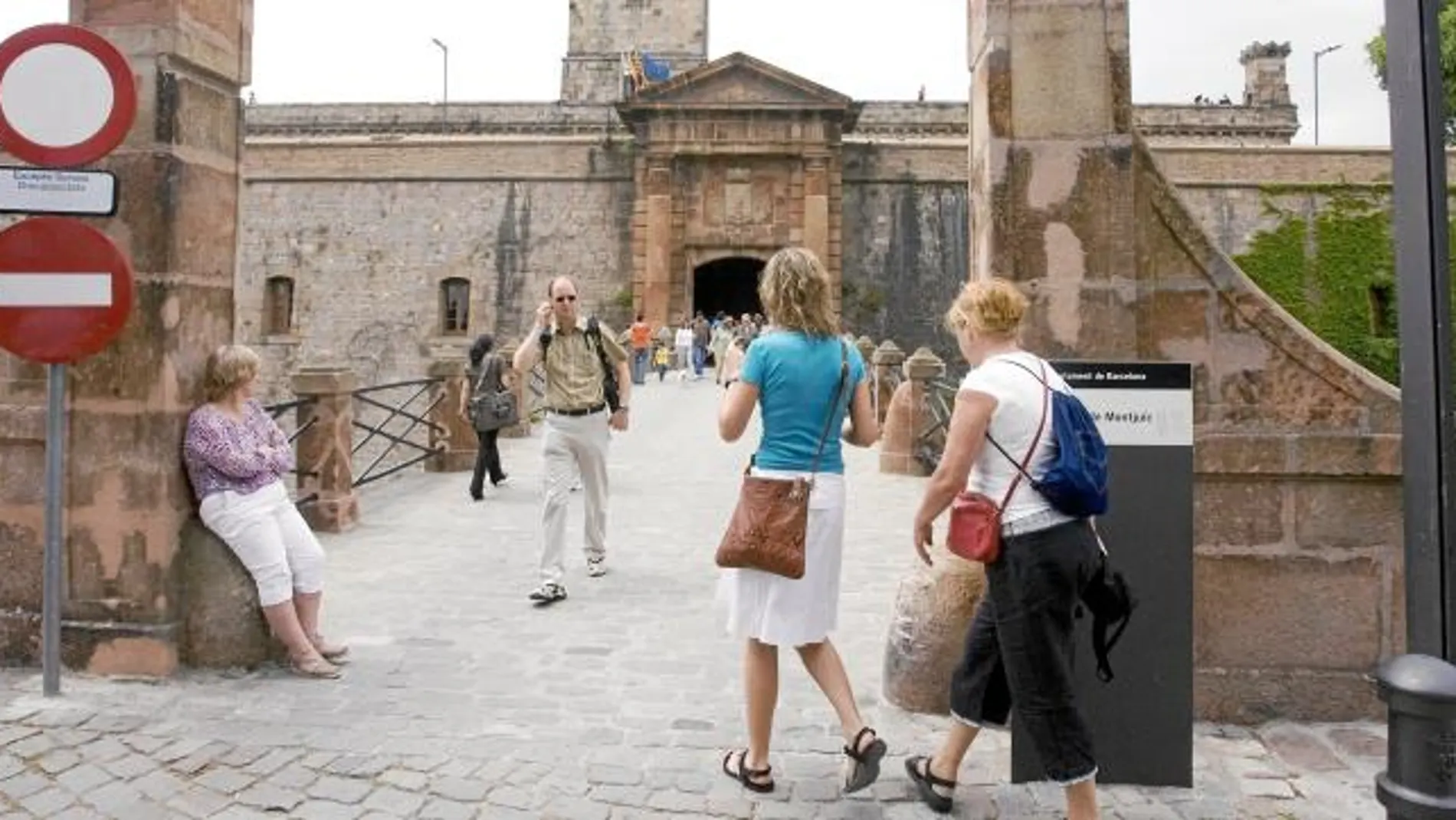 La finalidad del castillo de Montjuïc ha sido objeto de numerosos debates en los últimos años