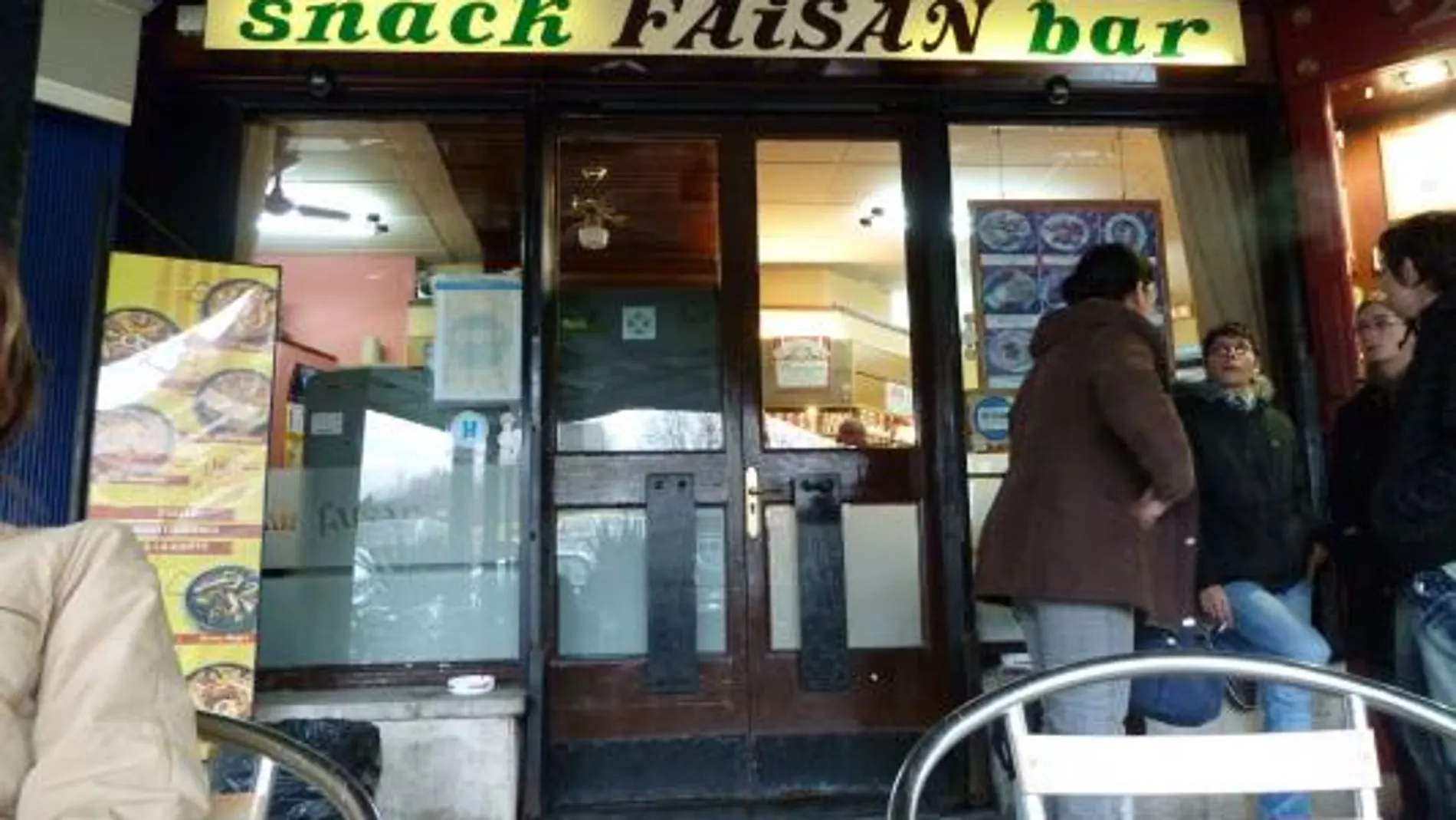 Fachada del bar Faisán, lugar de presunto cobro de pagos a ETA