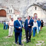 Antonio Silván visita la Cueva y Ermita de San Bernabé, en la localidad burgalesa de Quintanilla del Rebollar