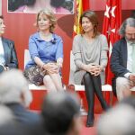 Esperanza Aguirre entregó ayer, junto a Lucía Figar los Premios Miguel Catalán y Julián Marías 2010 a la investigación científica