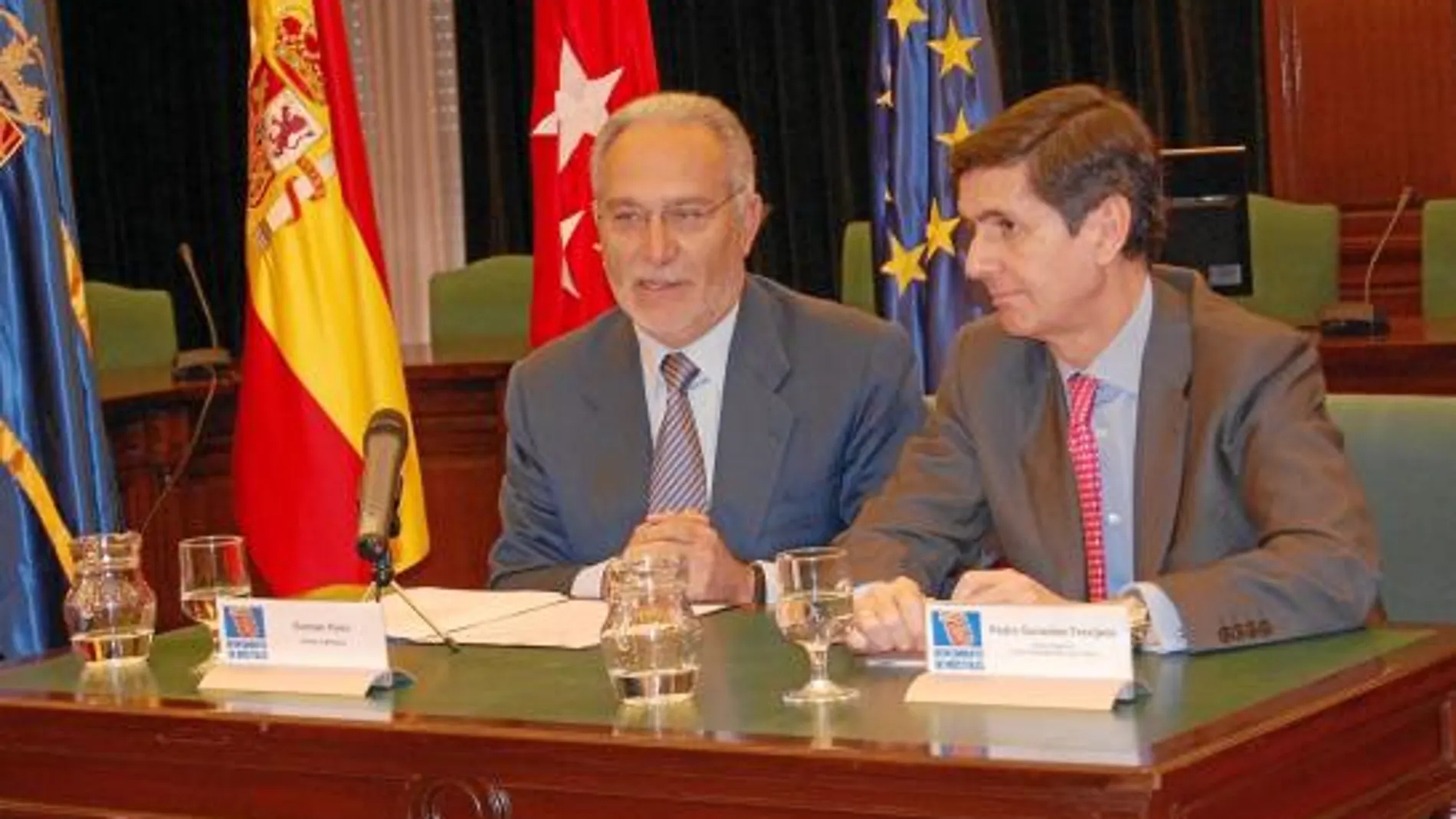 El Ayuntamiento de Móstoles y la Rey Juan Carlos han firmado el convenio para seleccionar a los emprendedores
