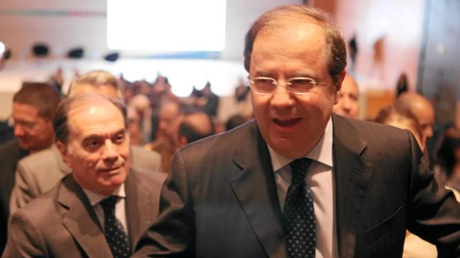 El presidente de la Junta, Juan Vicente Herrera, con el consejero de Economía y Empleo, Tomás Villanueva