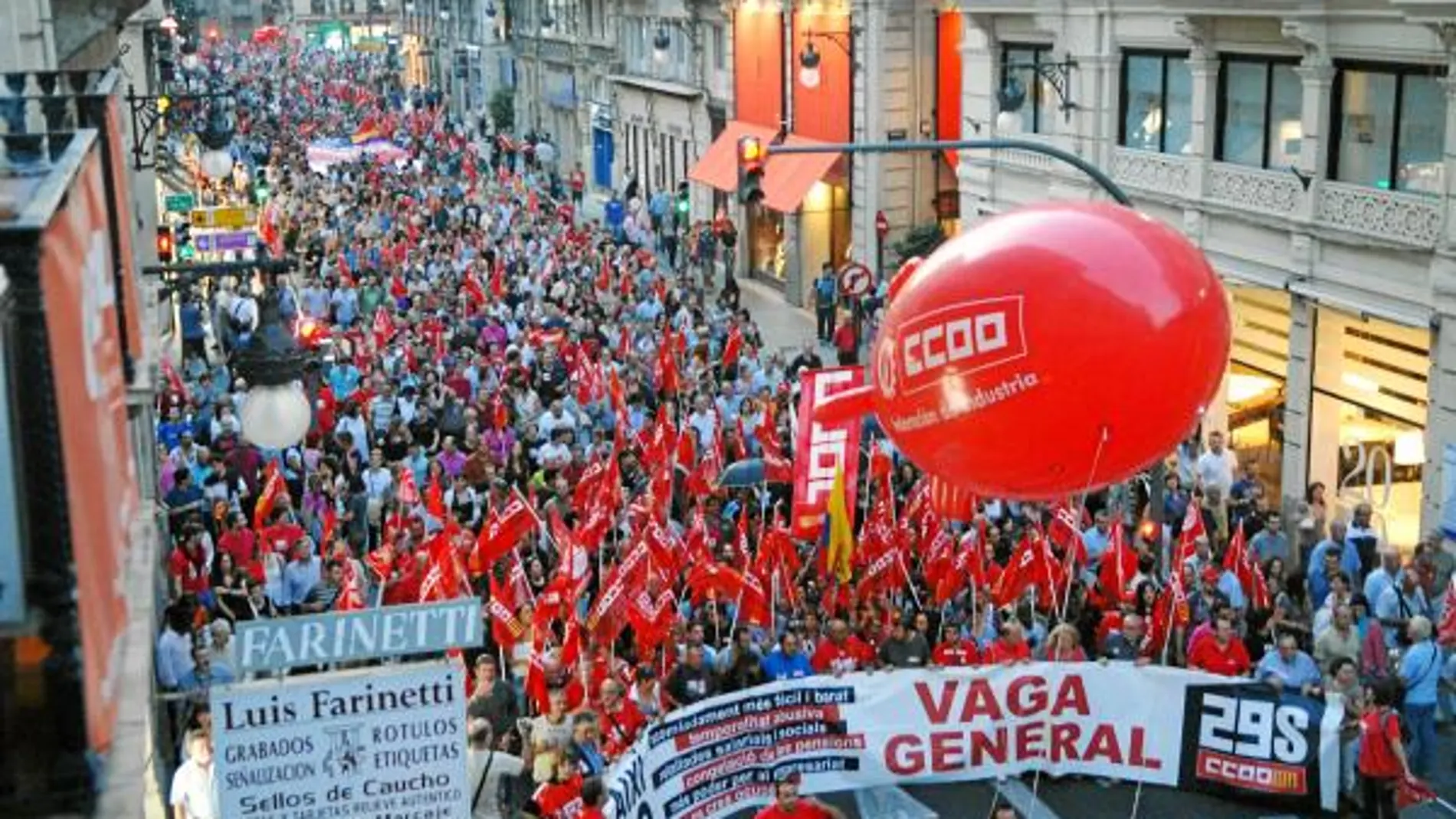 Poca adhesión a la huelga pero gran éxito de la manifestación