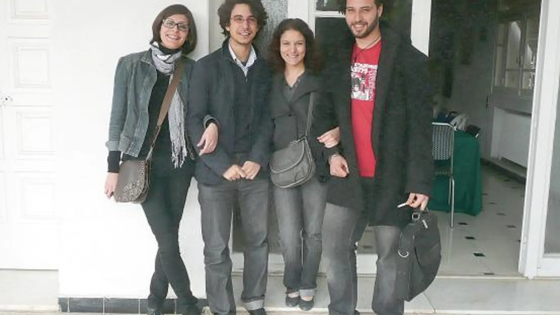 Jóvenes tunecinos libres. De izquierda a derecha, Amine, Skander, Myriam y Heythem
