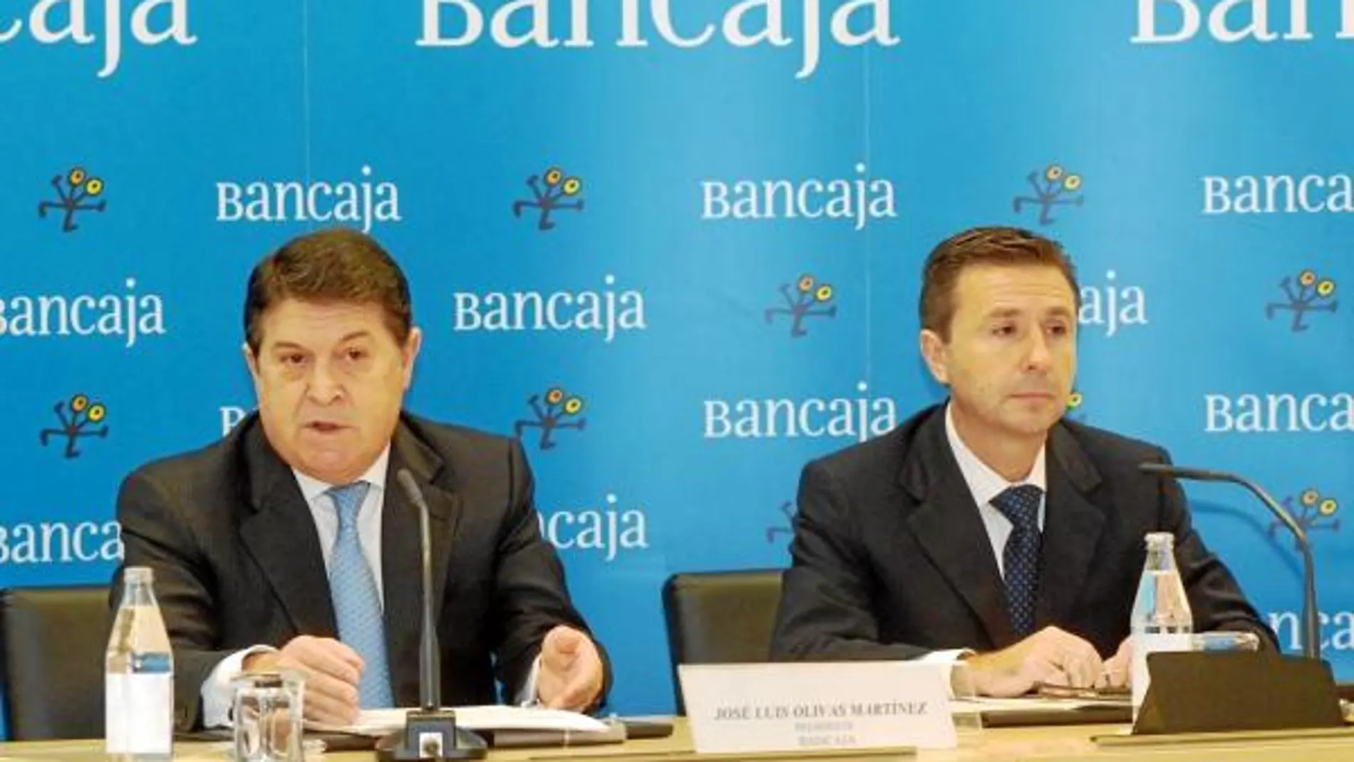 El presidente de Bancaja, José Luis Olivas (Izq) y el director de la entidad, Aurelio Izquierdo
