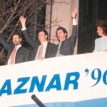 Aznar junto a Álvarez Cascos, Rajoy y Ana Botella en el balcón de Génova la noche electoral