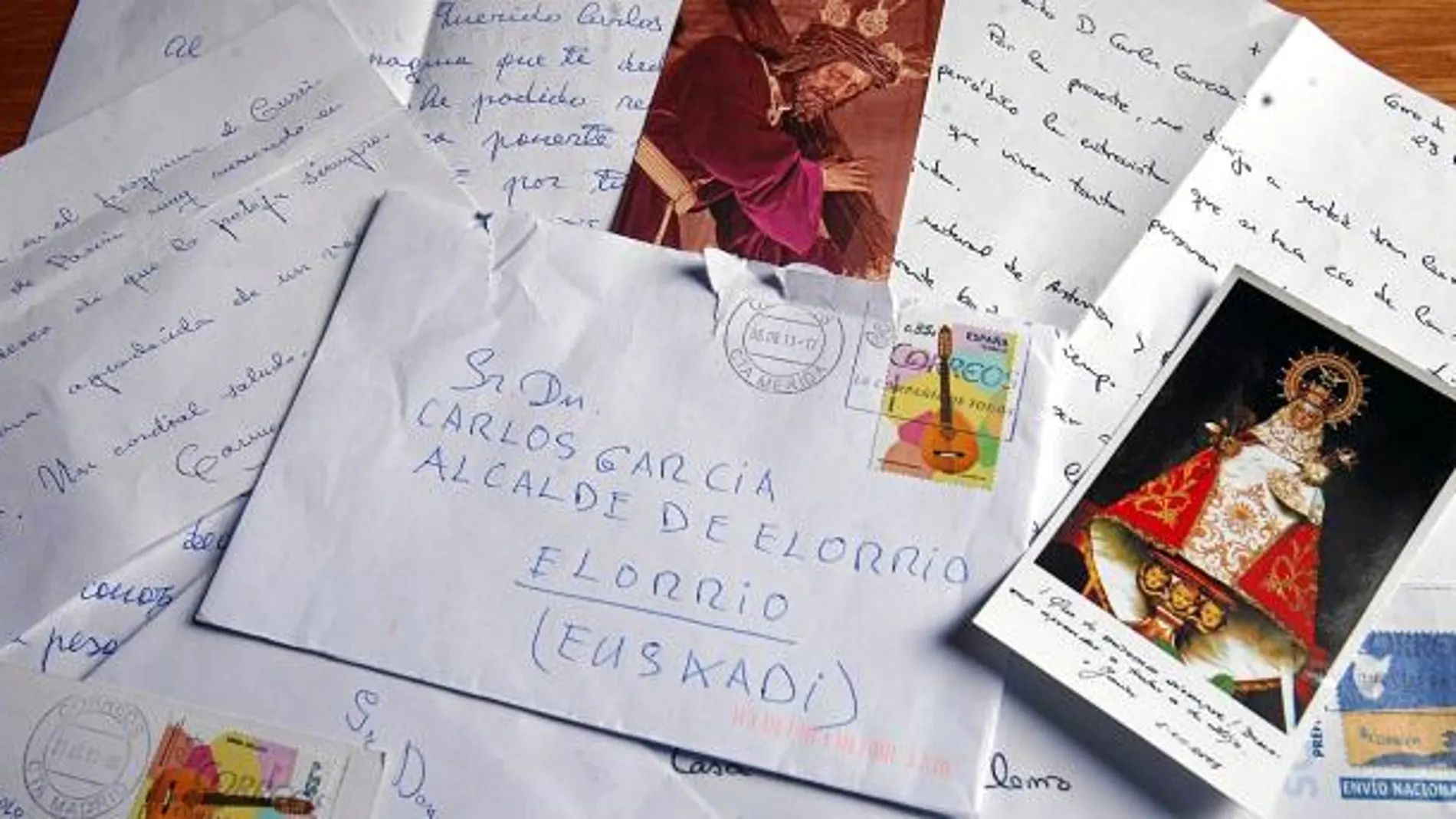 Cartas de apoyo recibidas por el concejal de Elorrio, Carlos García