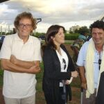 Roque Pascual y Albert Vilalta, junto con la secretaria de Estado de Cooperación Internacional, Soraya Rodríguez, a su llegada a la capital de Burkina Faso