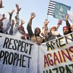 Manifestación islamista frente a la sede del Gobierno del Punjab tras correrse el rumor de la liberación de la cristiana