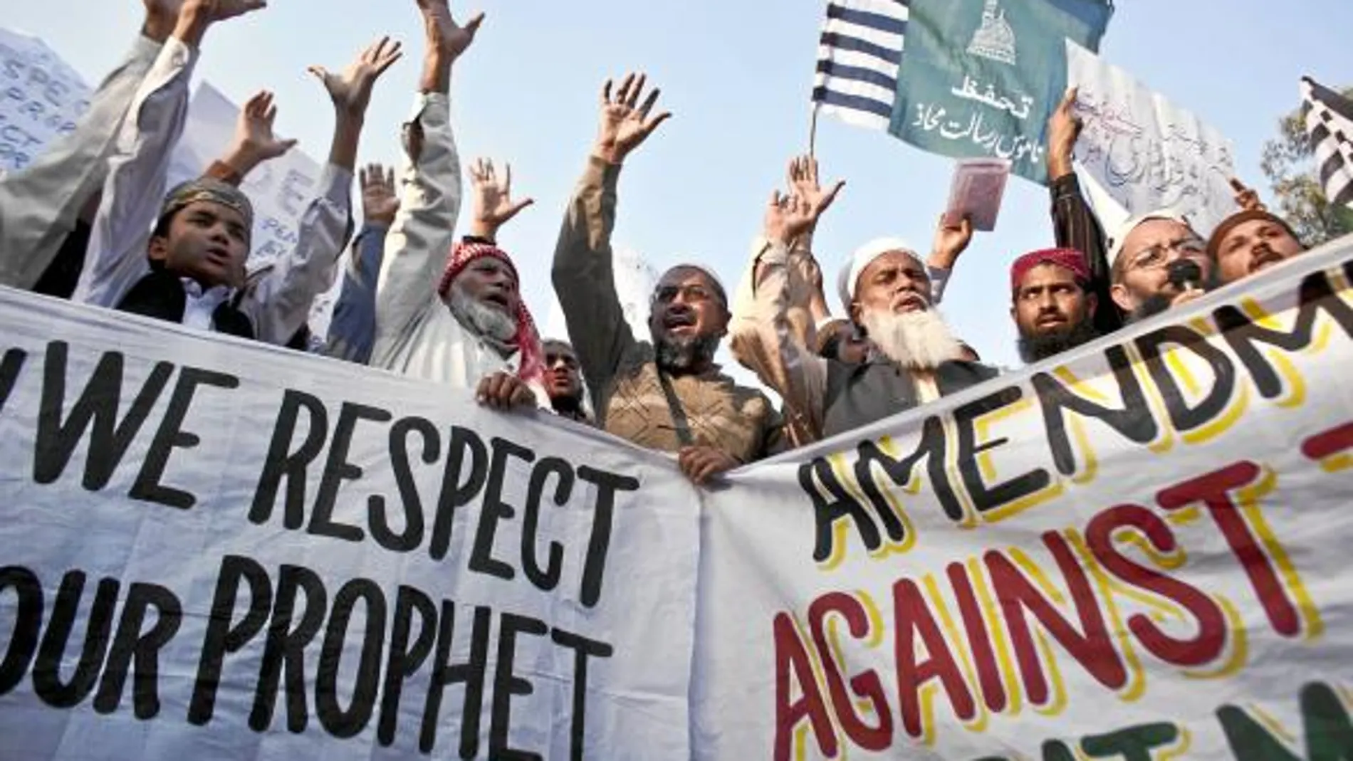 Manifestación islamista frente a la sede del Gobierno del Punjab tras correrse el rumor de la liberación de la cristiana