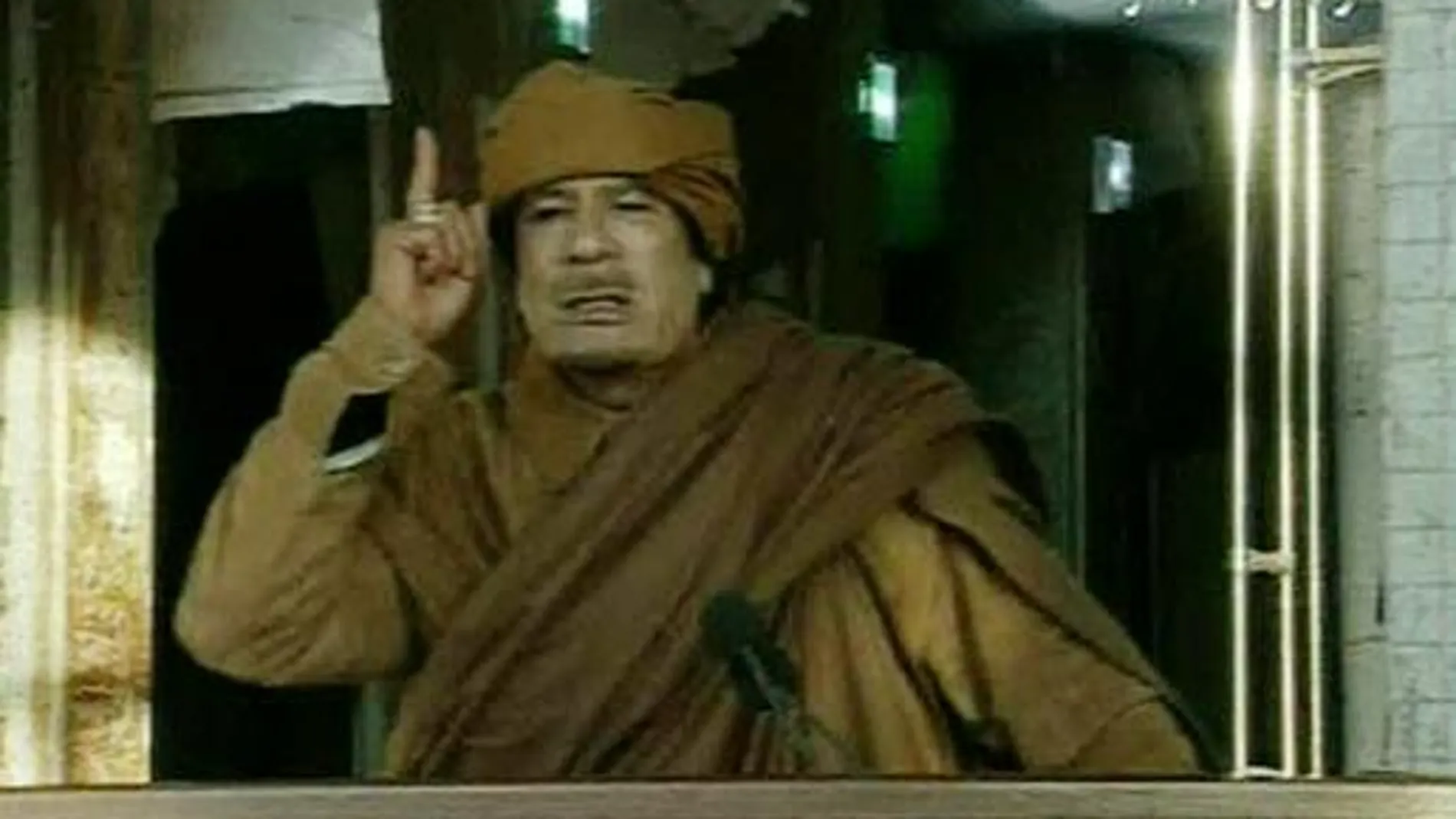 Gadafi anuncia la eliminación de los impuestos para celebrar las «victorias» sobre los rebeldes