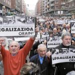 Bilbao fue ayer escenario otra vez de una manifestación para «presionar» a la Justicia con el fin de que dé luz verde a Sortu