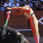 El Fandi clava un par de banderillas, ayer en La Glorieta