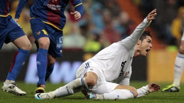 El Real Madrid se acuesta a dos puntos del Barça