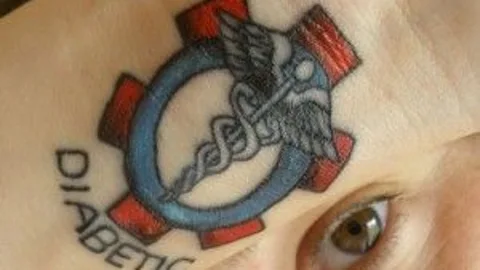 Tatuajes salvavidas: del «amor de madre» al «alérgico a la penicilina»