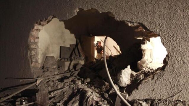 LAR01_LIBYA-ATTACK-_0430_11