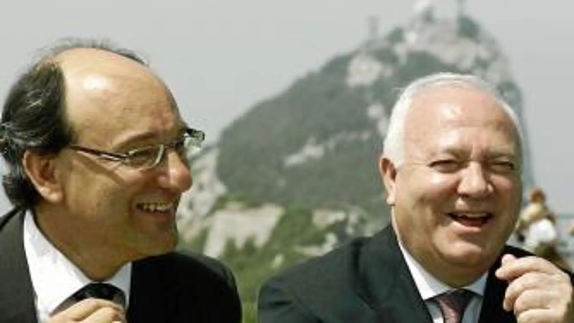 La visita de Moratinos a Gibraltar el pasado verano levantó ampollas. La foto con Caruana en El Peñón parece muy lejana ahora que el ministro principal ha plantado a España en el Tripartito.
