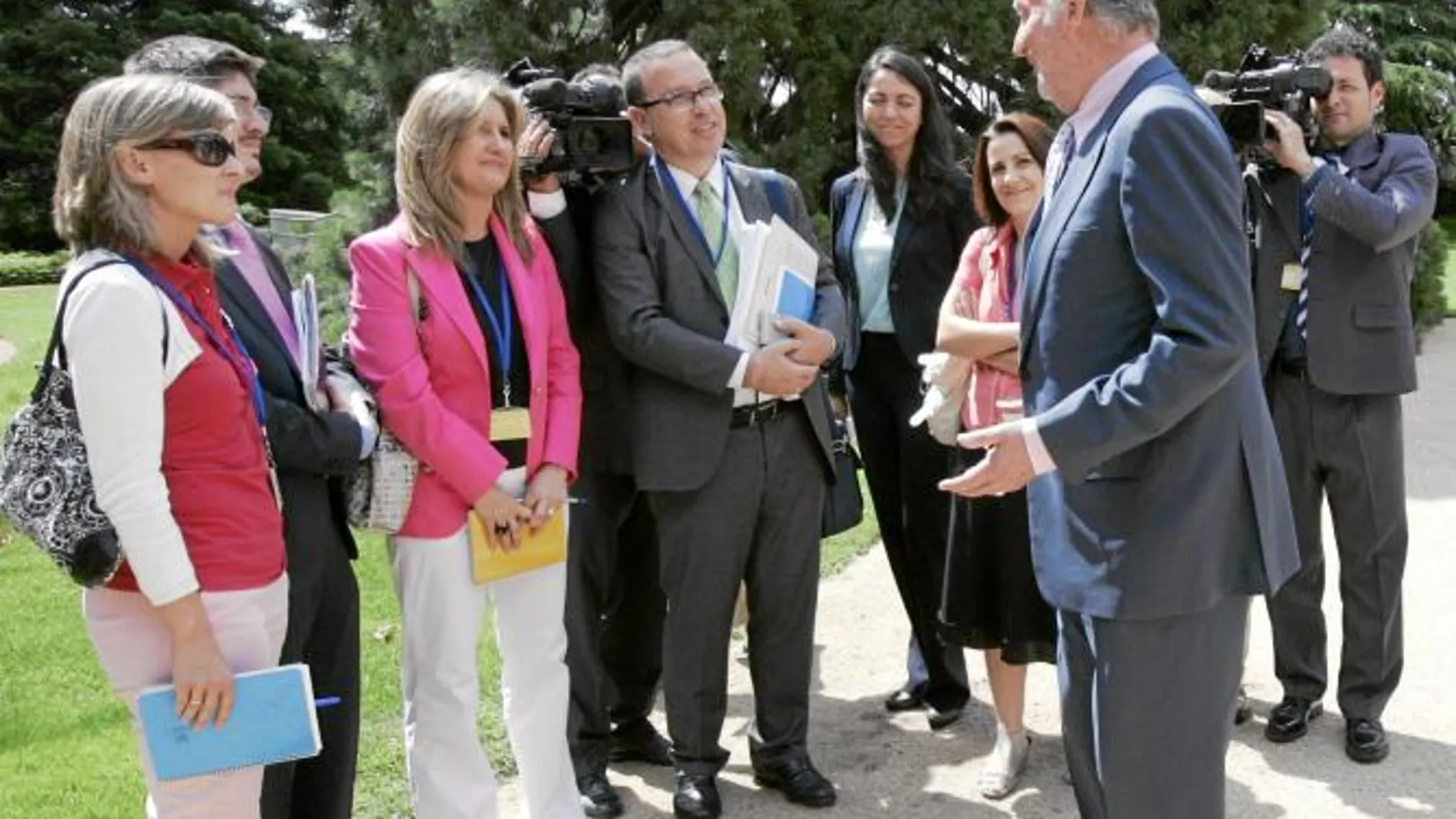 «Su majestad no debería formar parte de la contiendadel chismorreo»