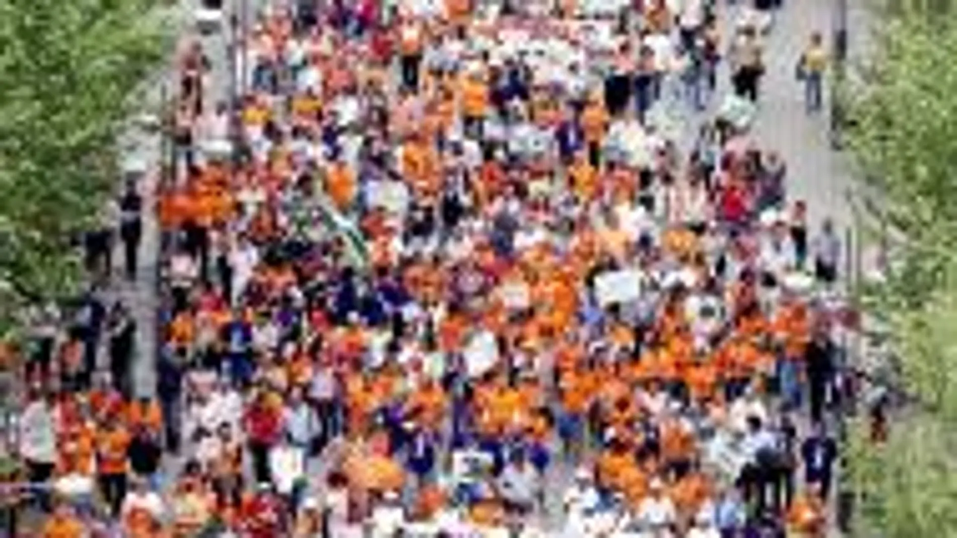 Muchos de los manifestantes salieron a la calle con la ya famosa camiseta naranja que los identifica