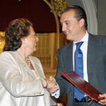 Rita Barberá y Quico Catalán, ayer tras la firma del convenio con el Levante UD