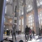 Cientos de personas disfrutaron, entre ellos muchos turistas, de la visita gratuita al templo de la Sagrada Familia