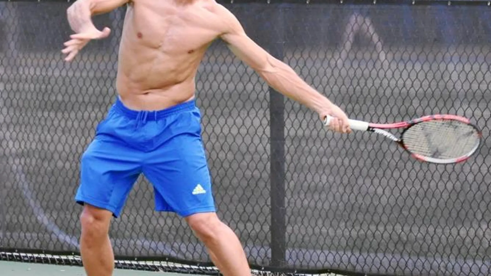 Con la zurda: De esta guisa apareció el tenista en el torneo de Washington