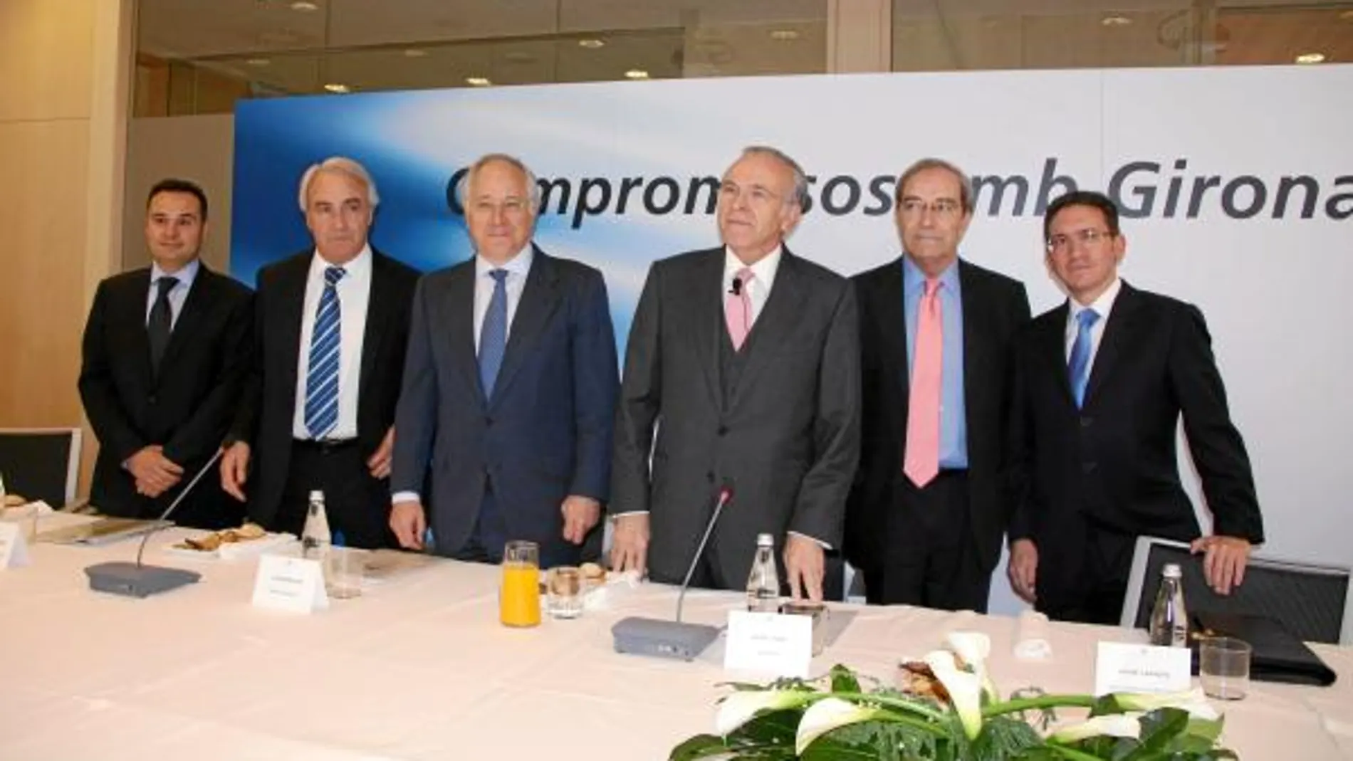 En la foto, Jordi Nicolau, Manuel Romera, Juan María Nin, Isidro Fainé, Jaume Lanasapa y Jaume Giró