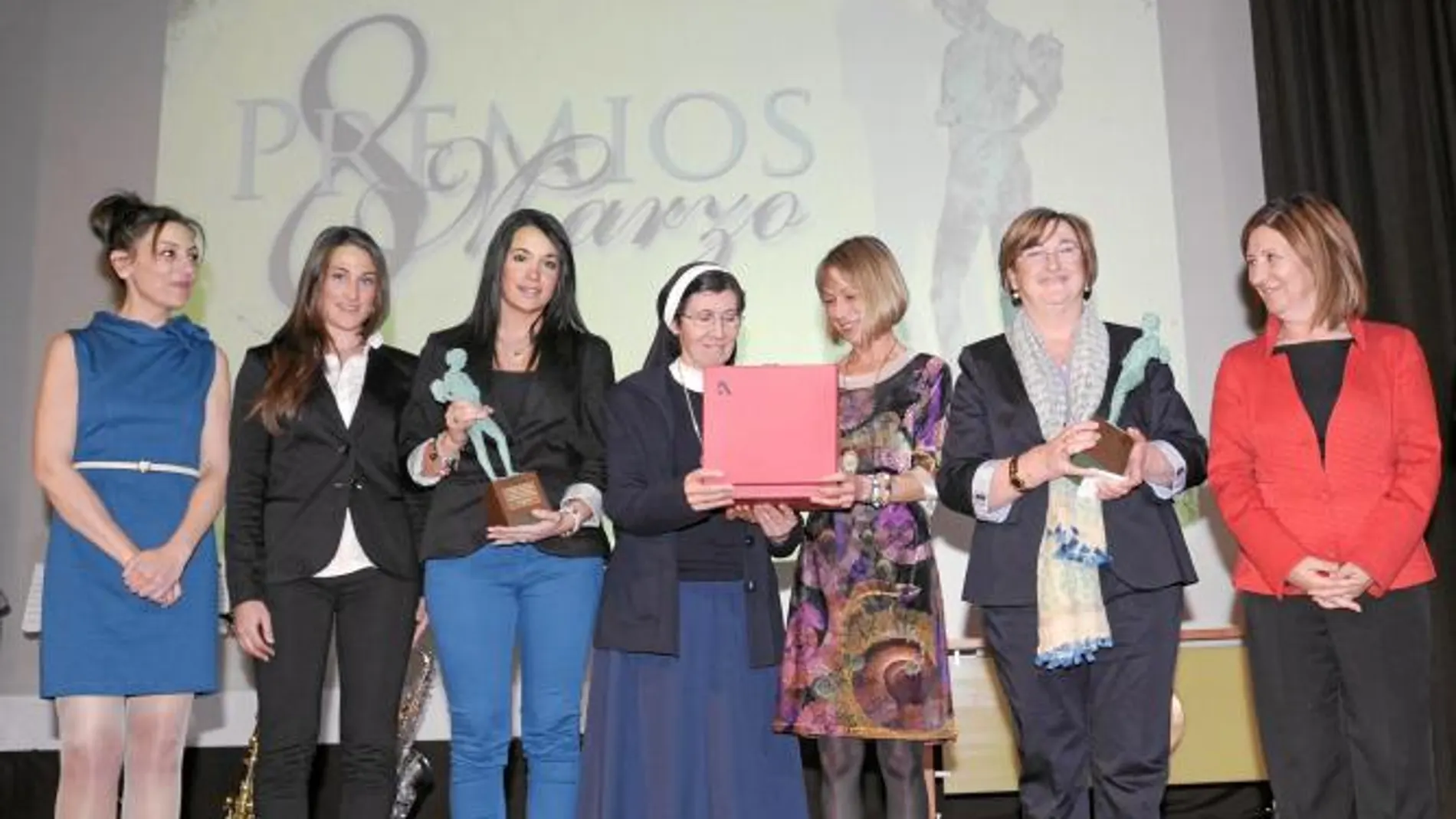 Palacios llama a las mujeres a no limitarse al ámbito doméstico
