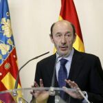 El Gobierno prepara un plan para acelerar la reestructuración de las cajas