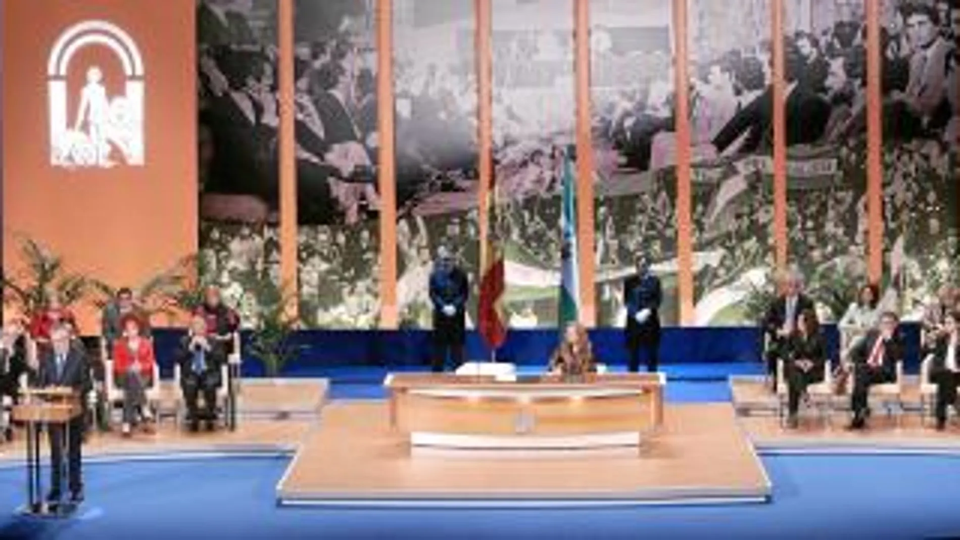 El presidente de la Junta, José Antonio Griñán, durante el acto de entrega de los títulos de Hijos Predilectos y Medallas de Andalucía, celebrado en Sevilla