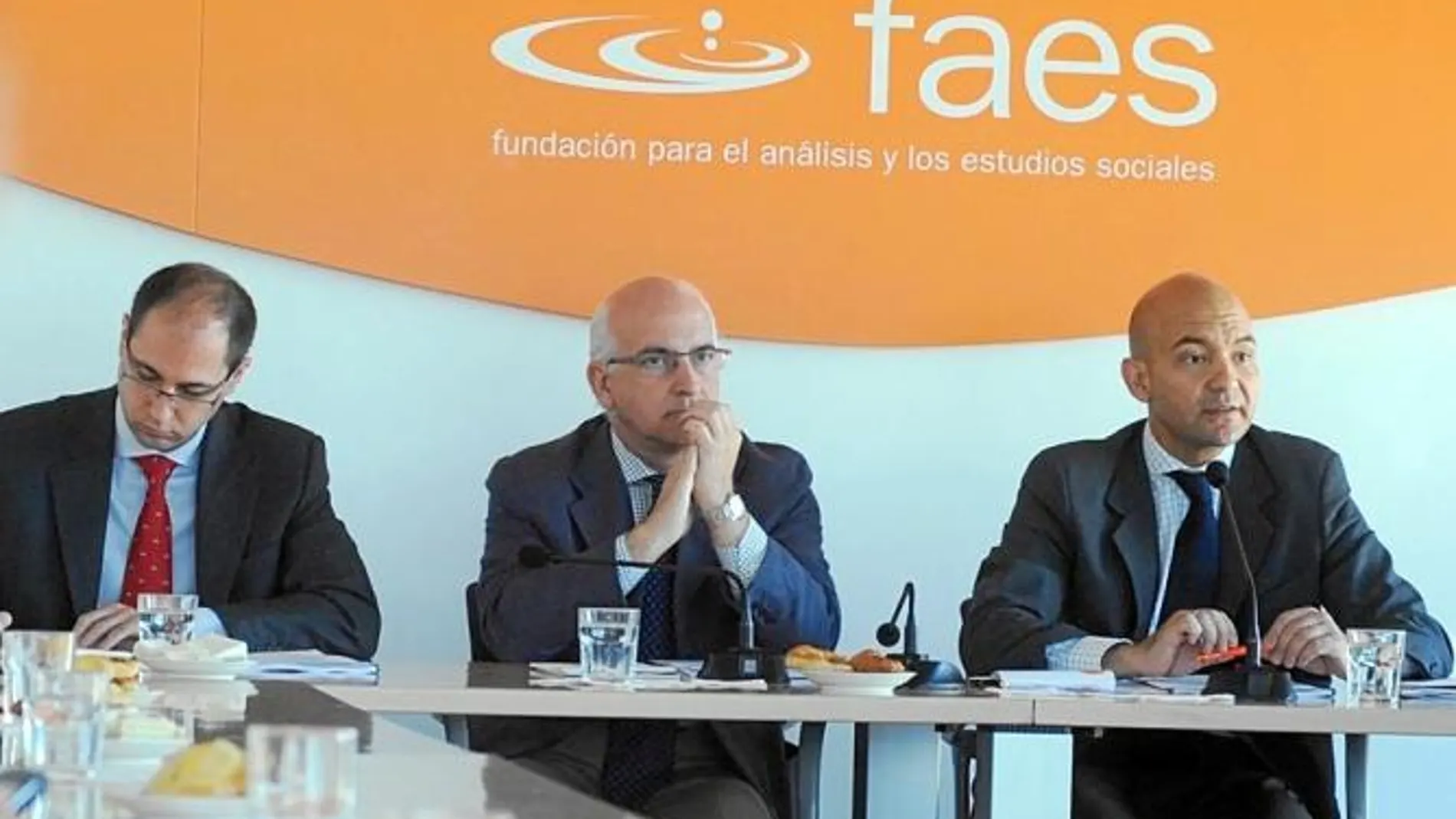 Navarrete, Zarzalejos y García-Legaz, ayer en el acto de FAES