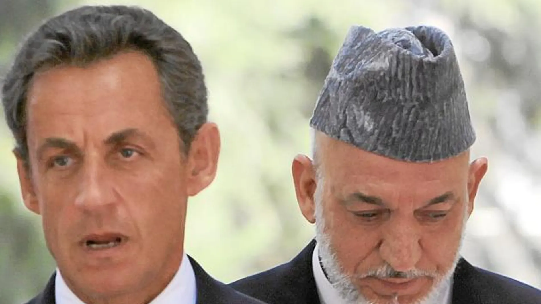 Sarkozy compareció ayer junto a Karzai, presidente de Afganistán