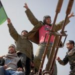 Milicianos anti Gadafi, ayer, en Ben Jawad