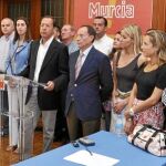 El alcalde Miguel Ángel Cámara junto a todo su nuevo equipo