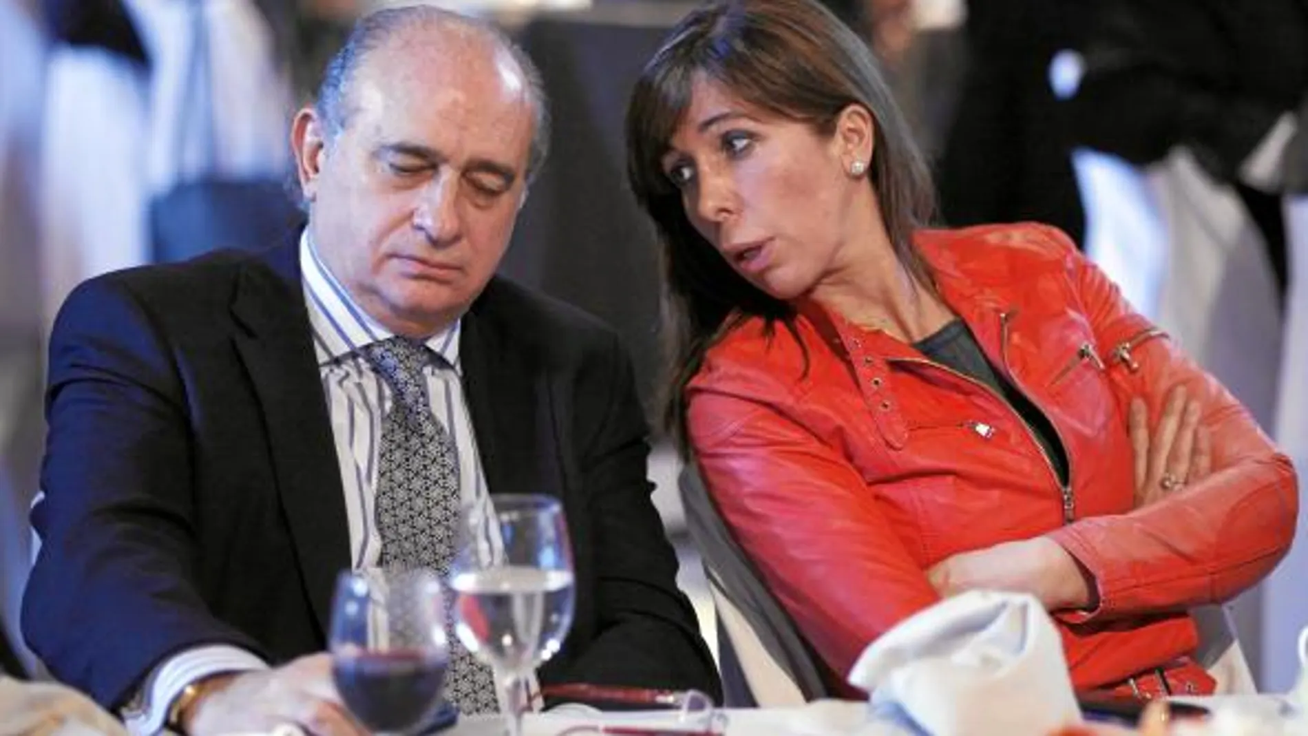 La plana mayor del PP arropó al candidato, liderada por Jorge Fernández y Alicia Sánchez-Camacho