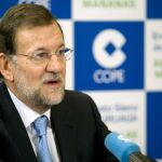 Mariano Rajoy, durante la entrevista que ofreció hoy en el programa "Así son las Mañanas"de la COPE que dirige Ernesto Sáenz de Buruaga.