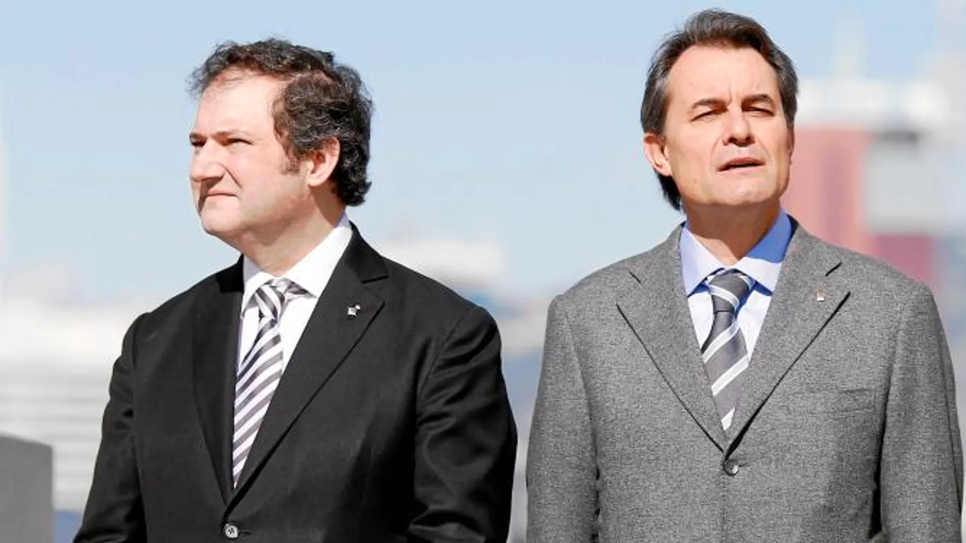 El alcalde Jordi Hereu, junto al president Mas, cederá su puesto al convergente Xavier Trias el viernes de la semana que viene