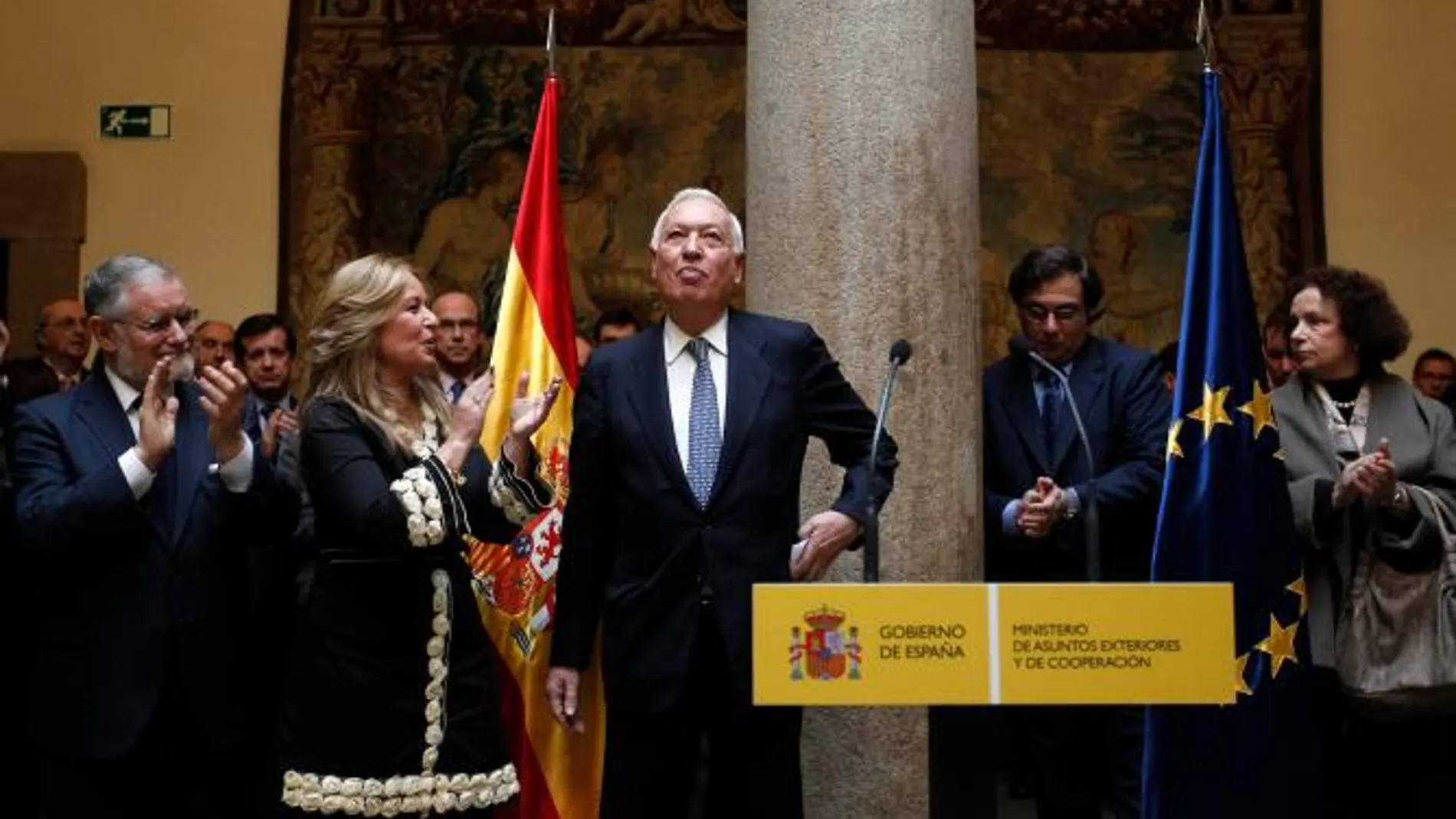 José Manuel García-Margallo junto a su antecesora en el cargo, Trinidad Jiménez