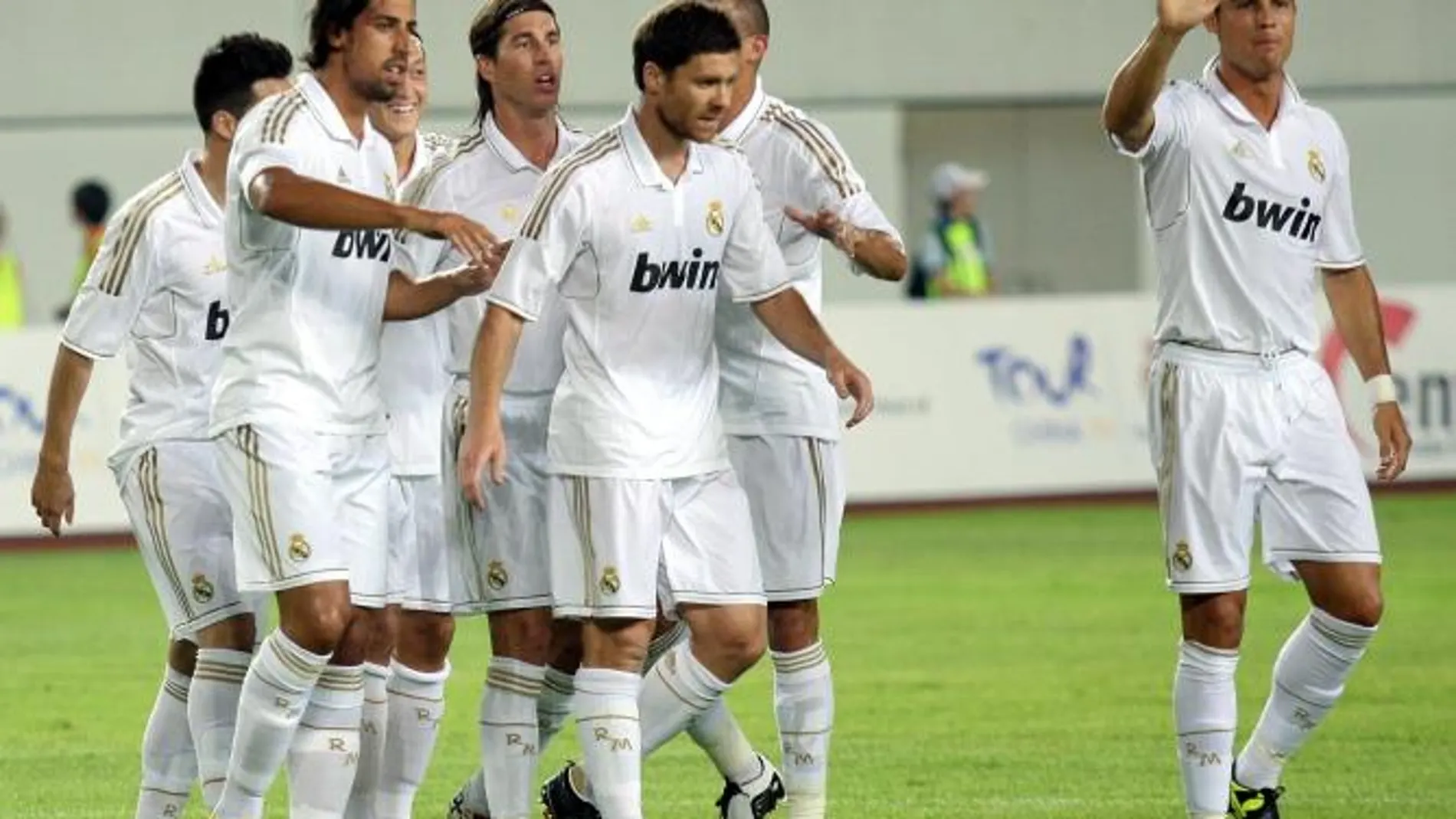 Los jugadores del Real Madrid celebran un gol ante el Guangzhou Evergrande