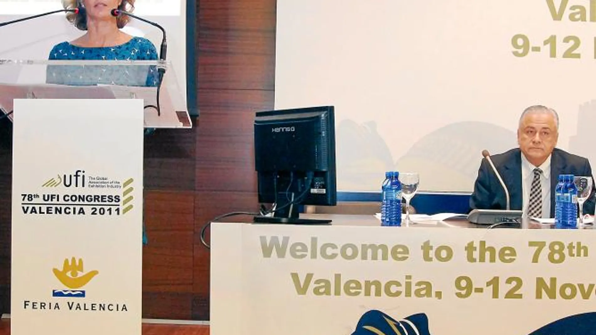 La secretaria autonómica de Economía, Mar Casanova, asistió ayer a la inauguración del Congreso. En la imagen, junto a Alberto Catalá