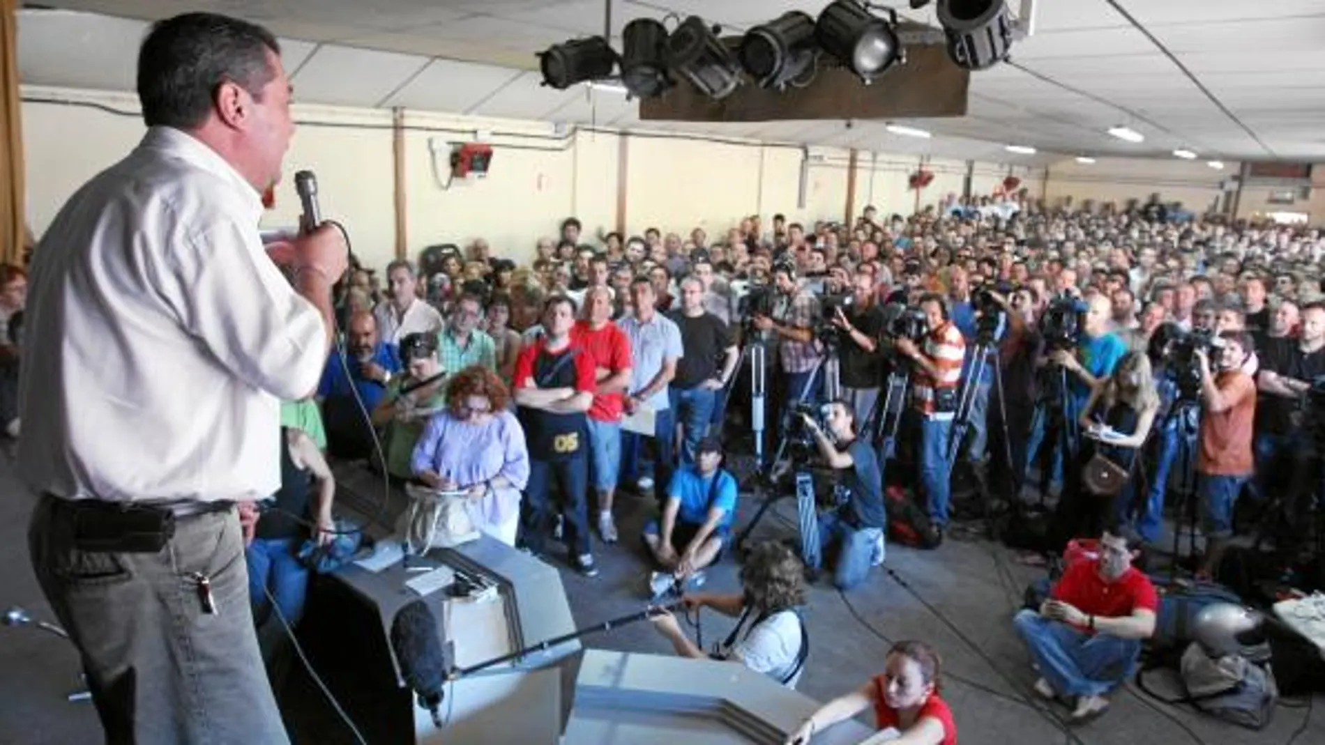 En las asambleas de trabajadores, los cabecillas lanzaron proclamas como «hay que reventar Madrid»