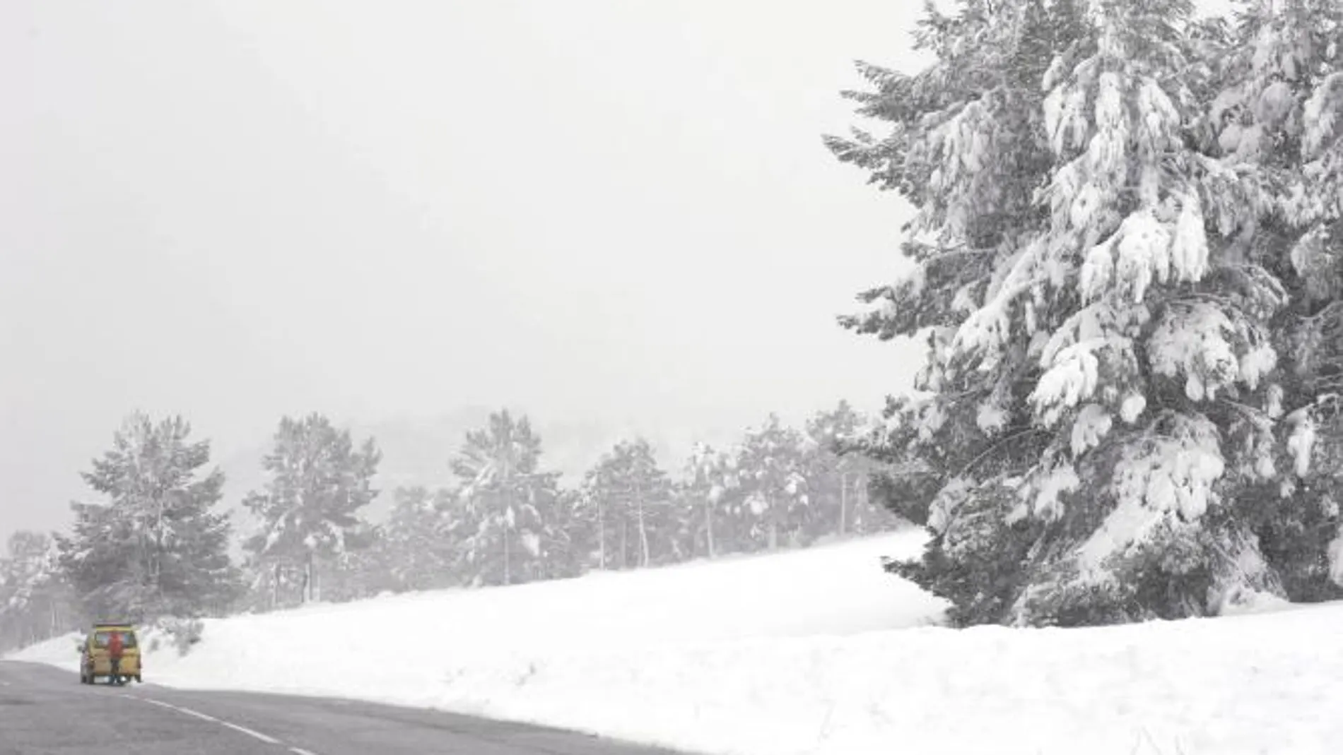 El temporal de nieve corta cuatro carreteras en la Comunidad