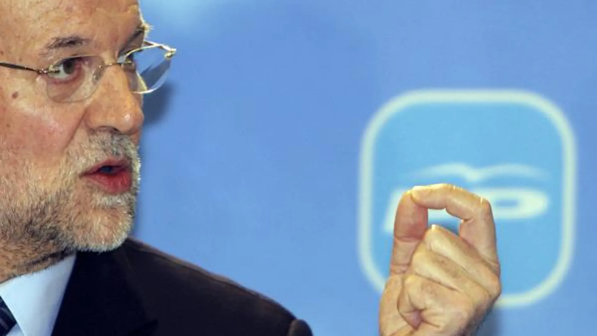Rajoy pide «empezar ya» el cambio político porque «no se puede esperar a las generales»
